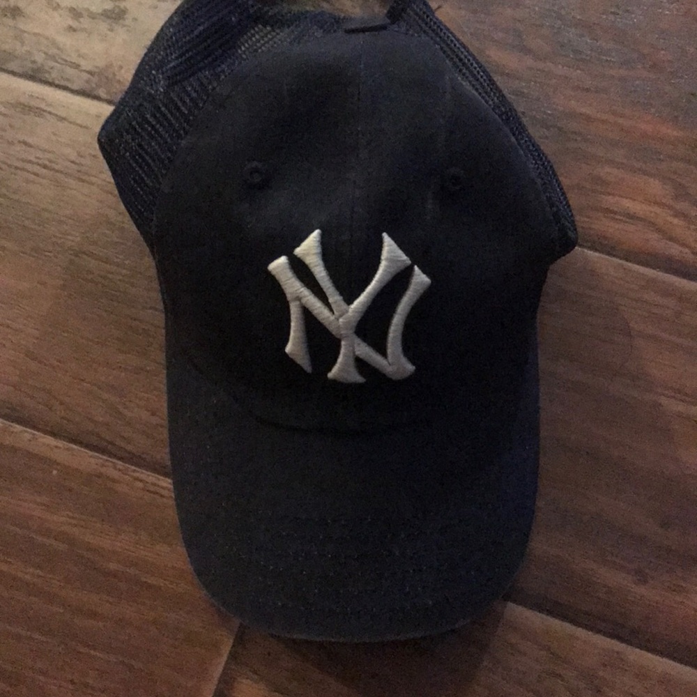 dark blue yankees baseball hat